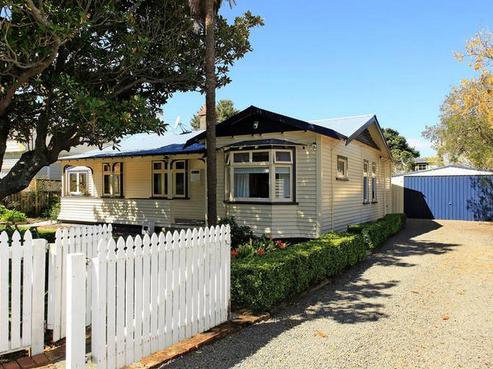 28 Riddlers Crescent, Petone