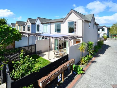 9Z Clearwater Cove, West Harbour