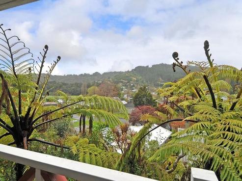 22A Jocelyn Crescent, Pinehaven