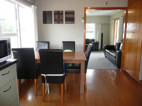 14 Downing Avenue, Pirimai