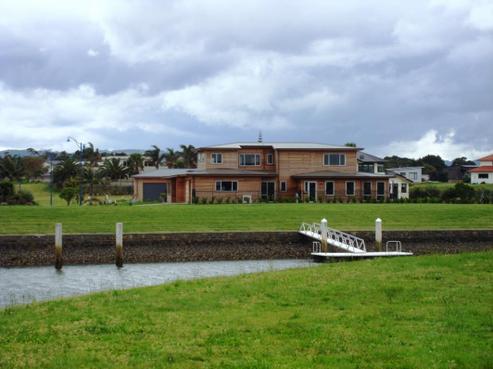 9 Fred Carr Place, One Tree Point