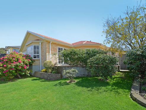 8 Betty Watt Grove, Riverstone Terraces