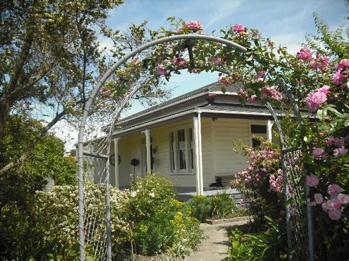 305 Townshend Street, Saint Leonards