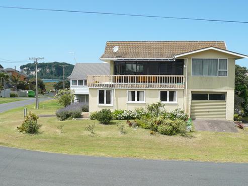 103 Saint Patricks Row, Whangamata