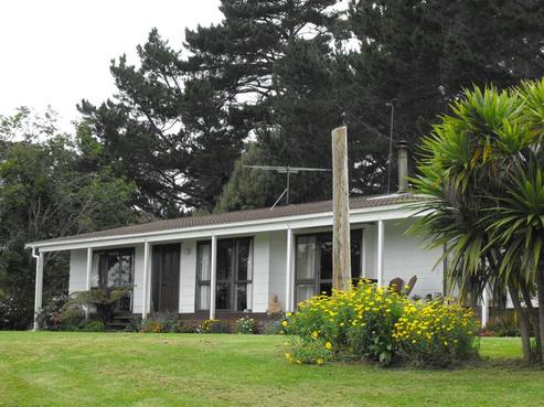 44 Waitakere Road, Waitakere