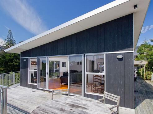 7B Dalmeny Close, Murrays Bay