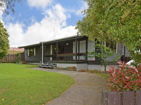 11 Larchmont Grove, Totara Park