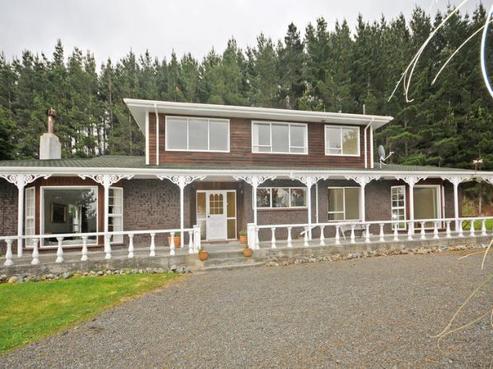 69 Opau Road, Makara