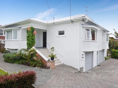 16 Merani Street, Narrow Neck