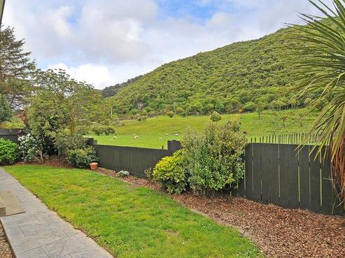 22 Indiana Grove, Totara Park