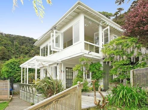 28 Moana Road, Days Bay
