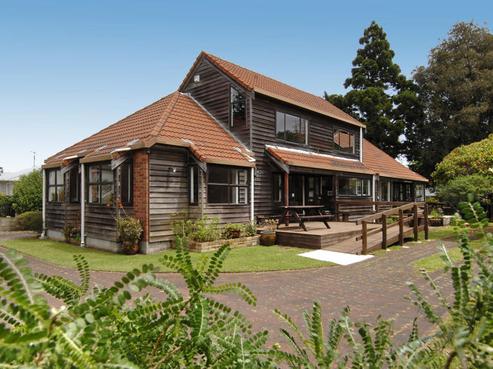 27 Shipherds Avenue, Epsom