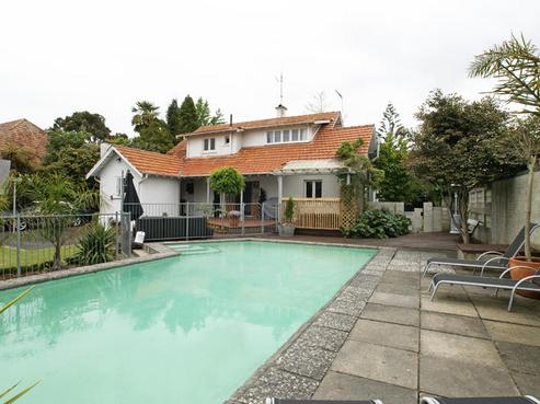 300 River Road, Claudelands