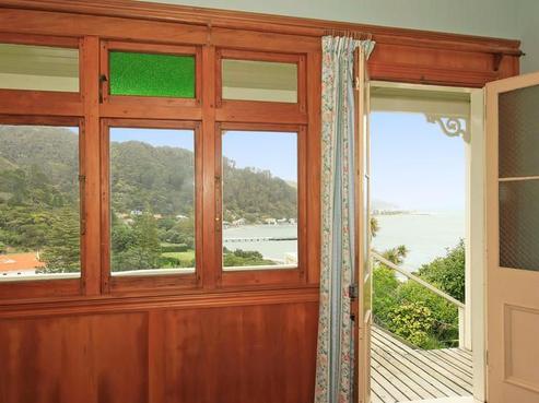 17 Ferry Road, Days Bay
