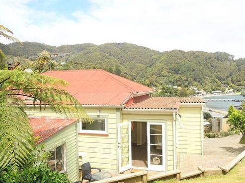 13 Ferry Road, Days Bay
