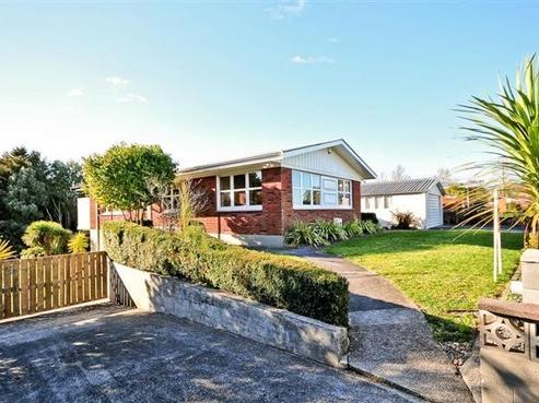 15 Clements Crescent, Queenwood