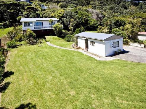 8 Domain Crescent, Muriwai