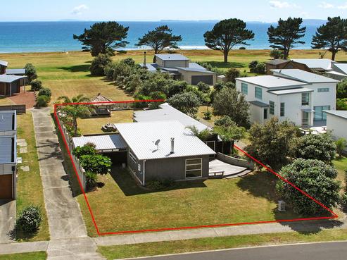 140 Sands Crescent, Matarangi