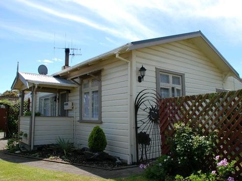 20 Manuka Street, Otaki Beach