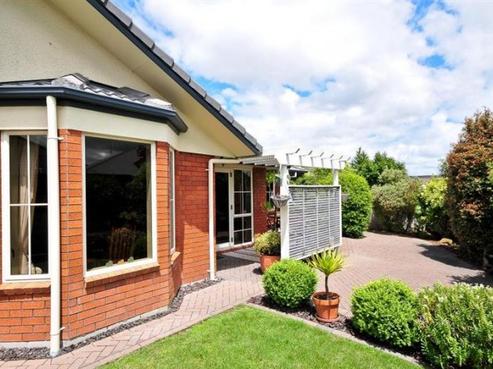 8 Ruby Court, Chartwell