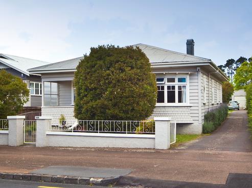 1048 Great North Road, Point Chevalier