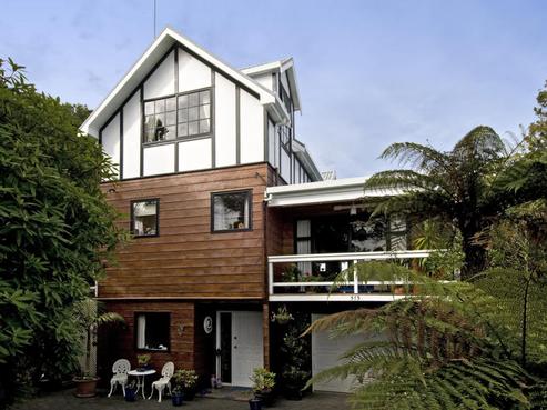 513 Scenic Drive, Waiatarua