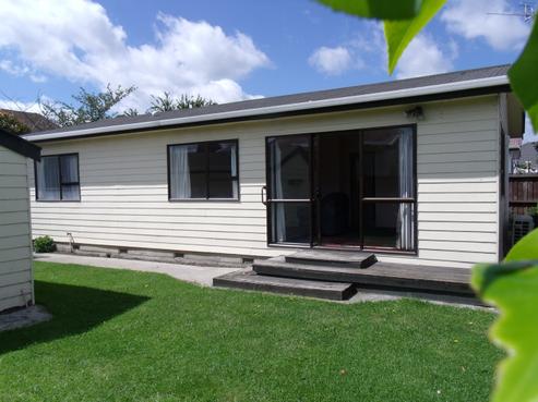 2/12 Hayton Road, Wigram