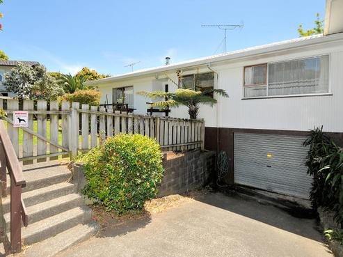 2/18 Spinella Drive, Bayview