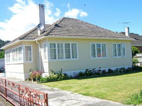 1306 High Street, Taita