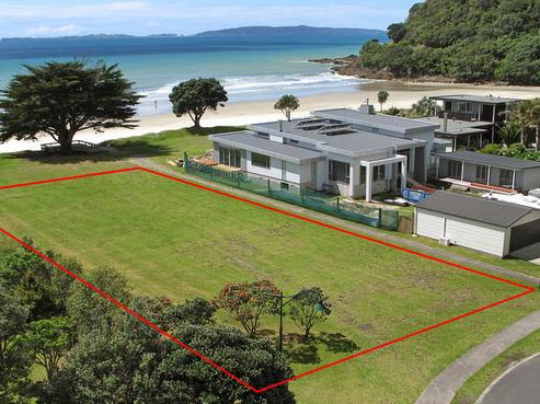 114 Pacific Parade, Matarangi