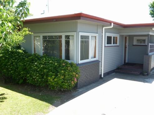505 Hastings Street South, Akina