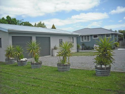 806 Park Road South, Akina