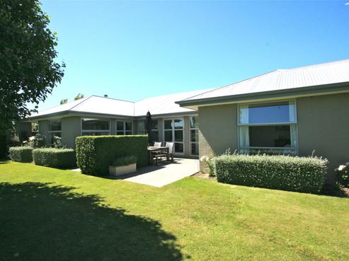 208 Southfield Drive, Lincoln
