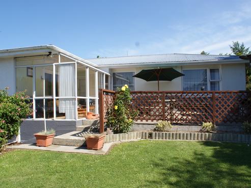 18 Robins Road, Deborah