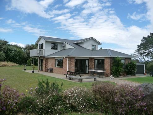 140 Cooper Road, Pollok