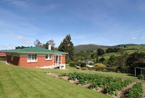 421 Pine Hill Road, Pine Hill