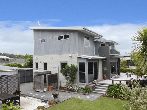 2 Pine Avenue, Waikuku Beach