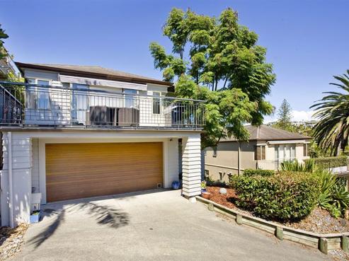 2/115 Beach Road, Castor Bay
