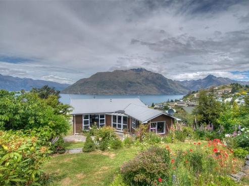 82 Wynyard Crescent, Fernhill/Sunshine Bay