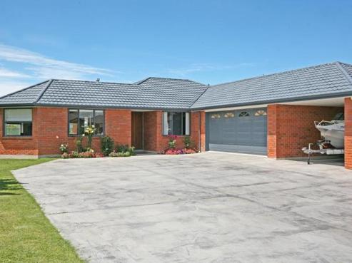 3 Delta Mews Place, Clive
