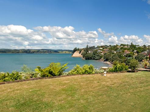5 Marine Parade, Mellons Bay