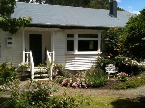 1152 East Coast Road, Redvale