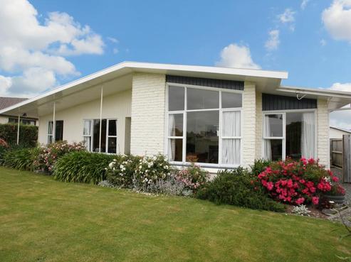 31 Lamond Street West, Rosedale