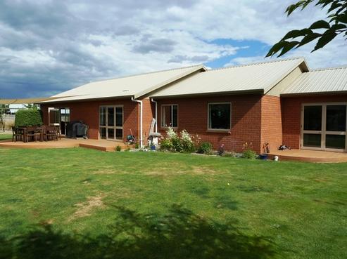 32 Albert Drive, Clyde