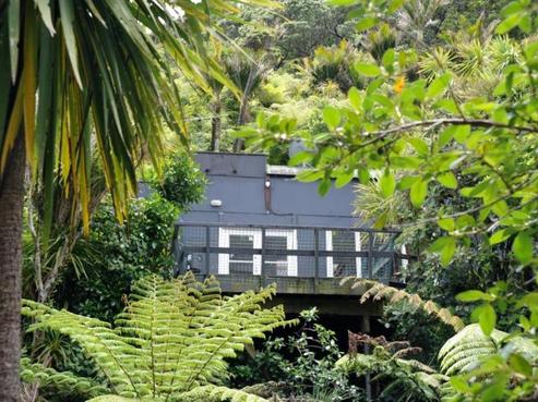 18 Glenesk Road, Piha