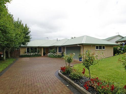 9 Highgrove Drive, Grandview Heights