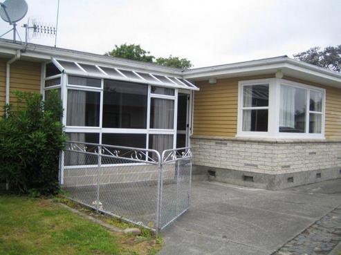 30 Clark Avenue, Pirimai