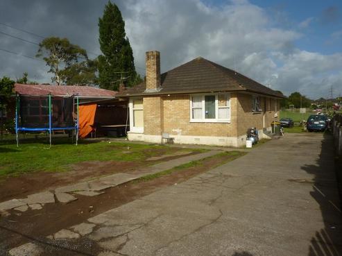 17 Crown Crescent, Otara