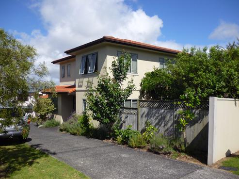 360 East Coast Road, Sunnynook