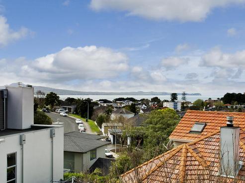 2/95 Rukutai Street, Orakei
